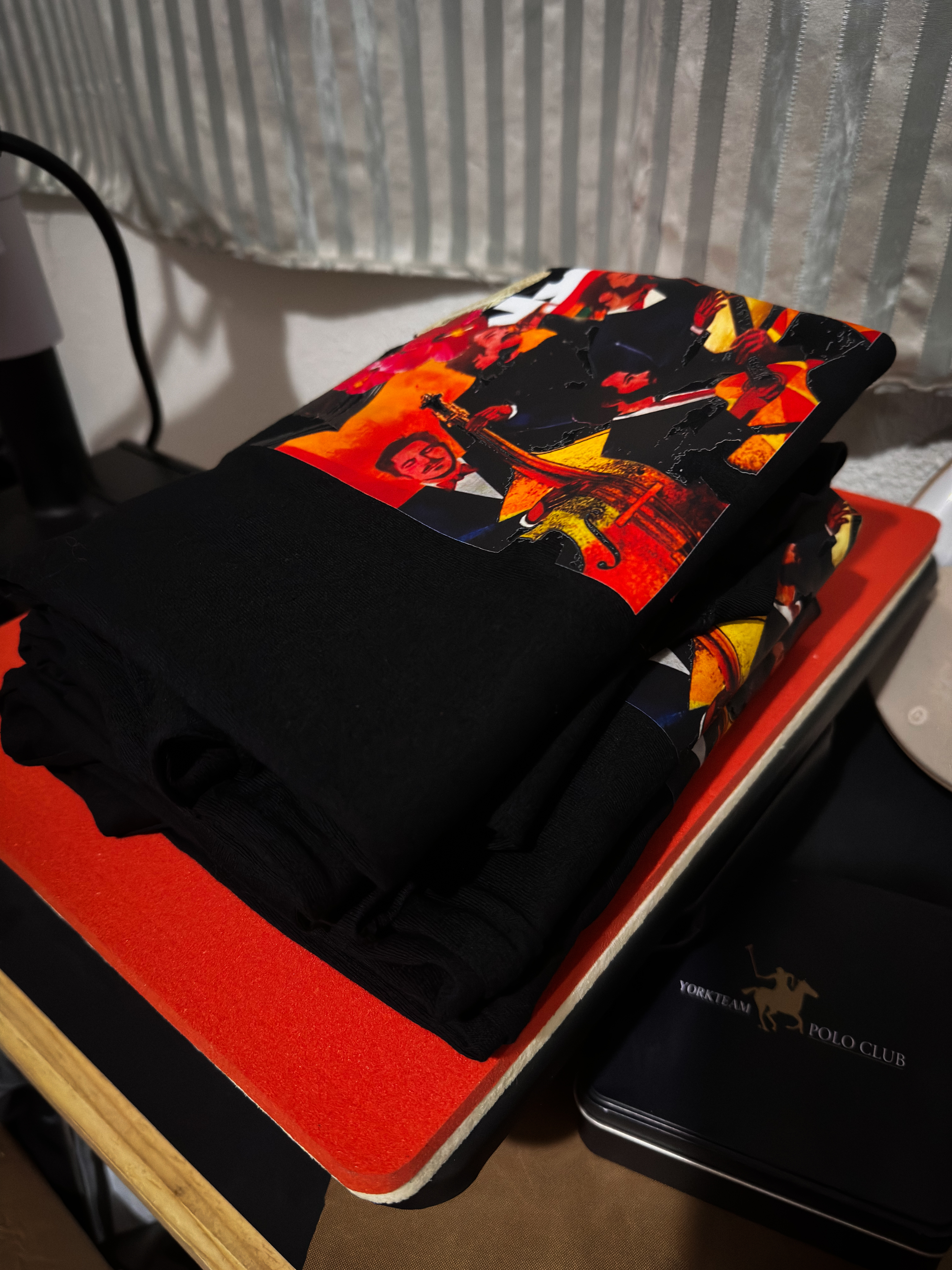 Playera personalizada para grupo asistente a concierto de Enjambre
